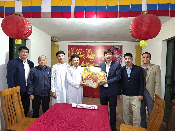 Lãnh đạo xã Hòa Xá thăm, chúc Tết các cơ sở tôn giáo, thắt chặt khối đại đoàn kết Xuân Bính Ngọ 2026 - ảnh 1