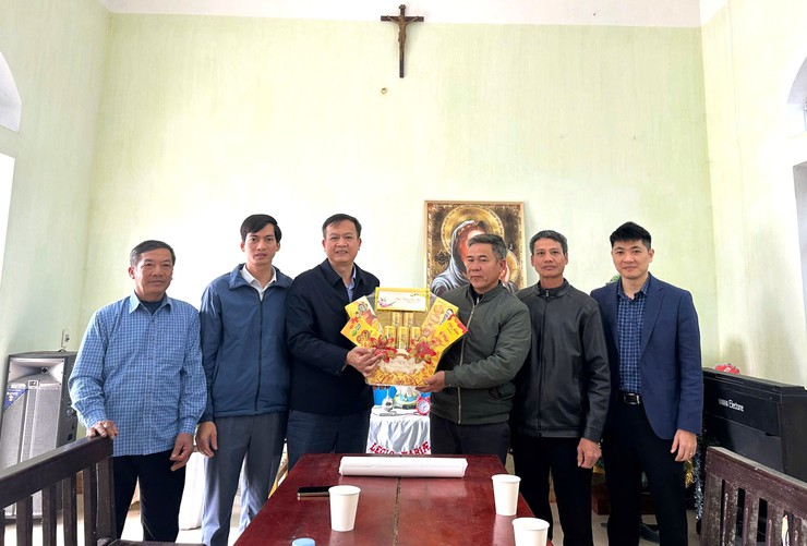 Lãnh đạo xã Hòa Xá thăm, chúc Tết các cơ sở tôn giáo, thắt chặt khối đại đoàn kết Xuân Bính Ngọ 2026 - ảnh 2