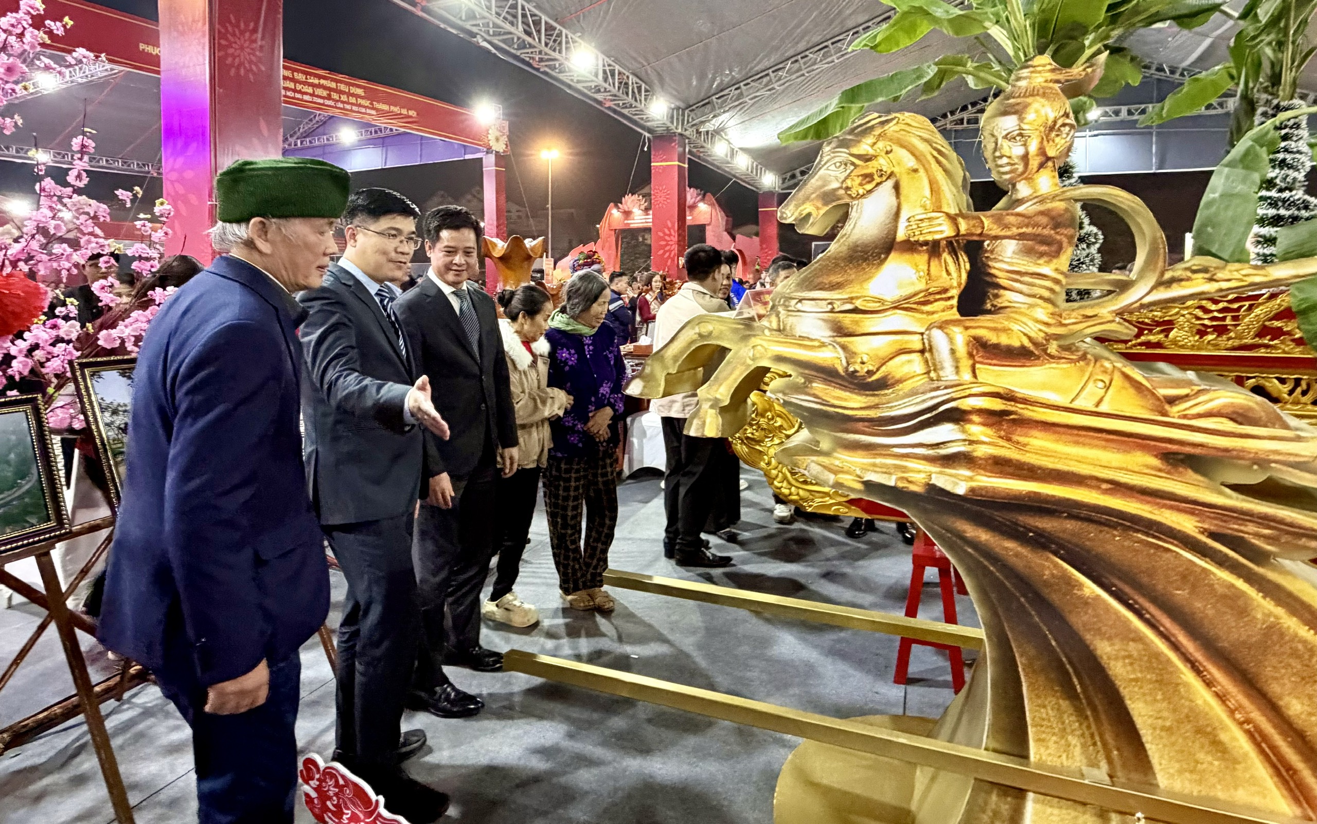 Nguồn cung dồi dào, thị trường ổn định: Người dân Thủ đô yên tâm mua sắm Tết - ảnh 1