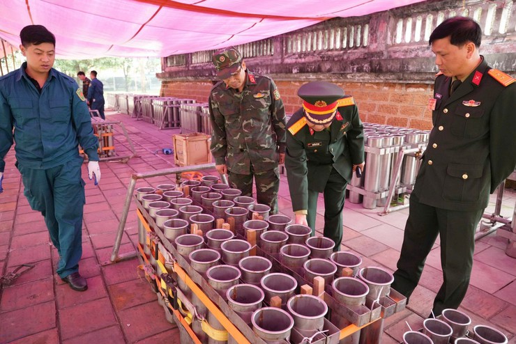 Sơn Tây sẵn sàng bắn pháo hoa chào năm mới Bính Ngọ 2026 - ảnh 1