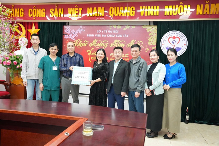 Lãnh đạo phường Sơn Tây thăm, tặng quà các đơn vị trực Tết Bính Ngọ 2026 - ảnh 3