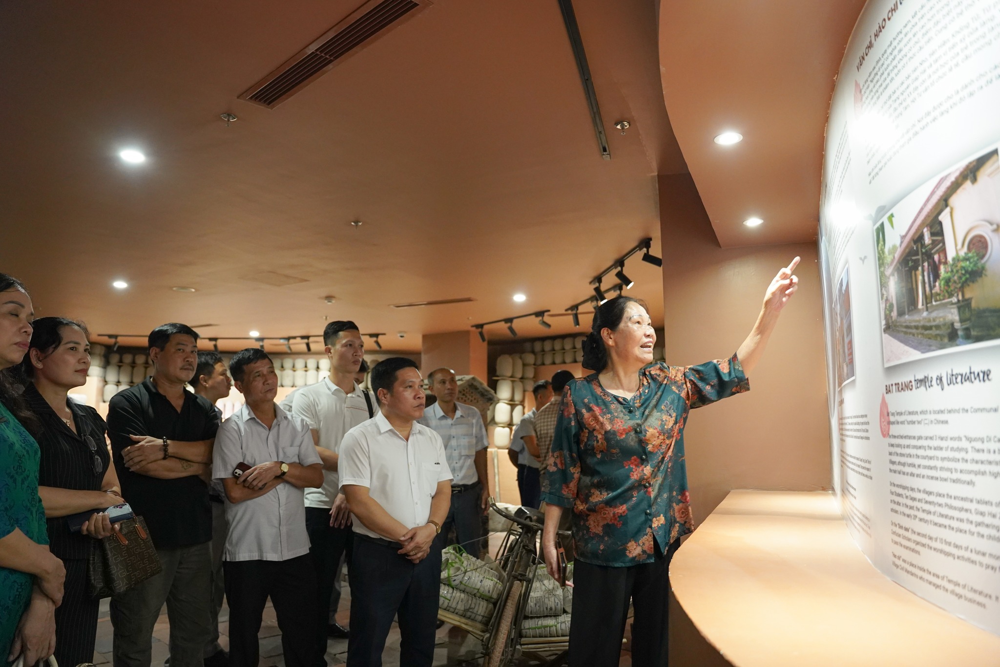 Xuân Bính Ngọ ở Bát Tràng: Nét chữ khai xuân níu chân du khách - ảnh 5