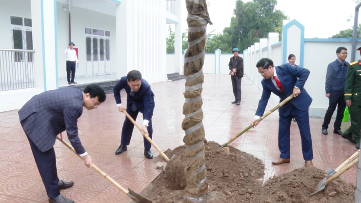 Xã Ứng Hoà thực hiện nghiêm phương châm “trồng cây đi đôi với chăm sóc, bảo vệ” - ảnh 3