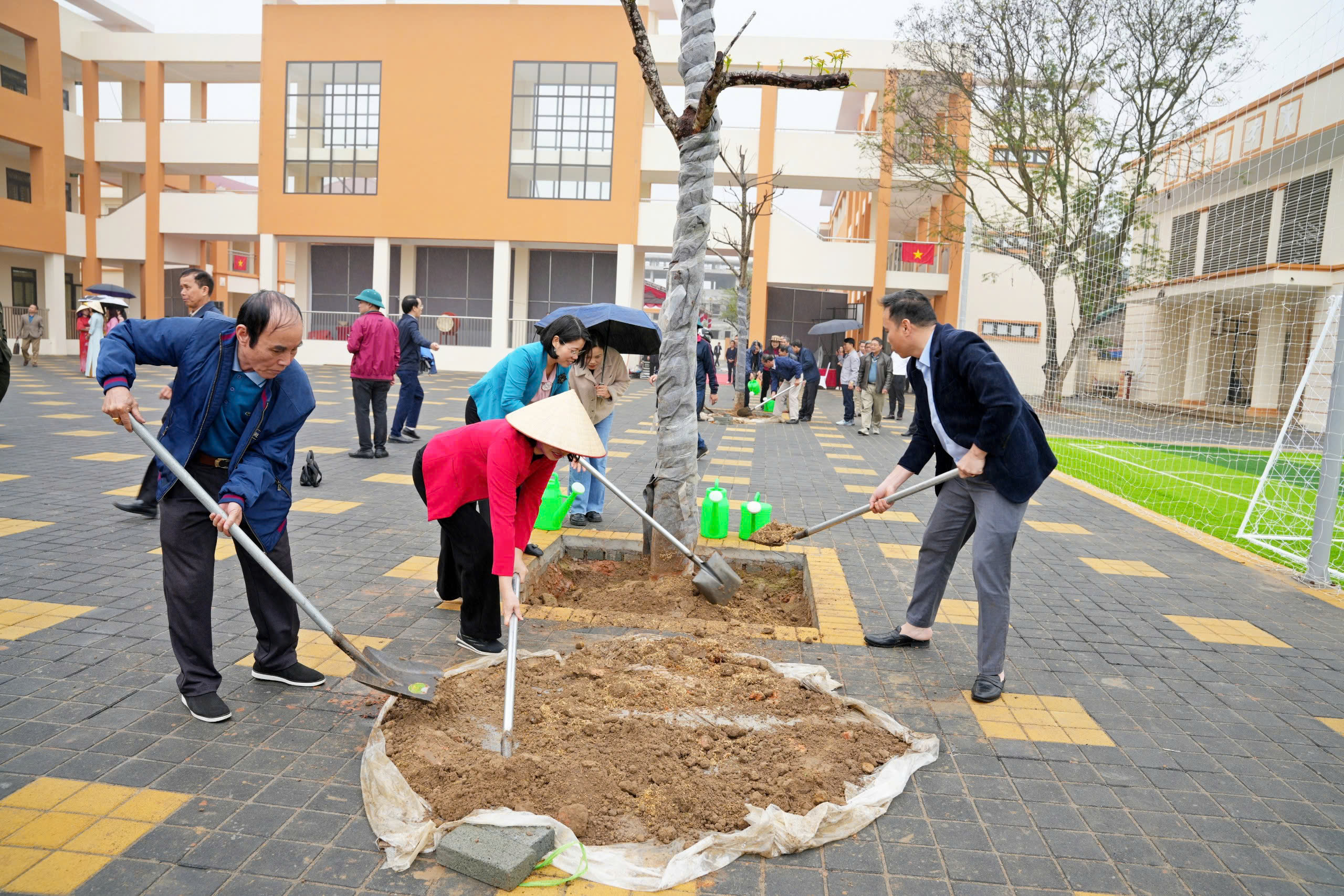 Phường Sơn Tây khai bút đầu năm và phát động Tết trồng 2.000 cây dịp Xuân Bính Ngọ 2026 - ảnh 7
