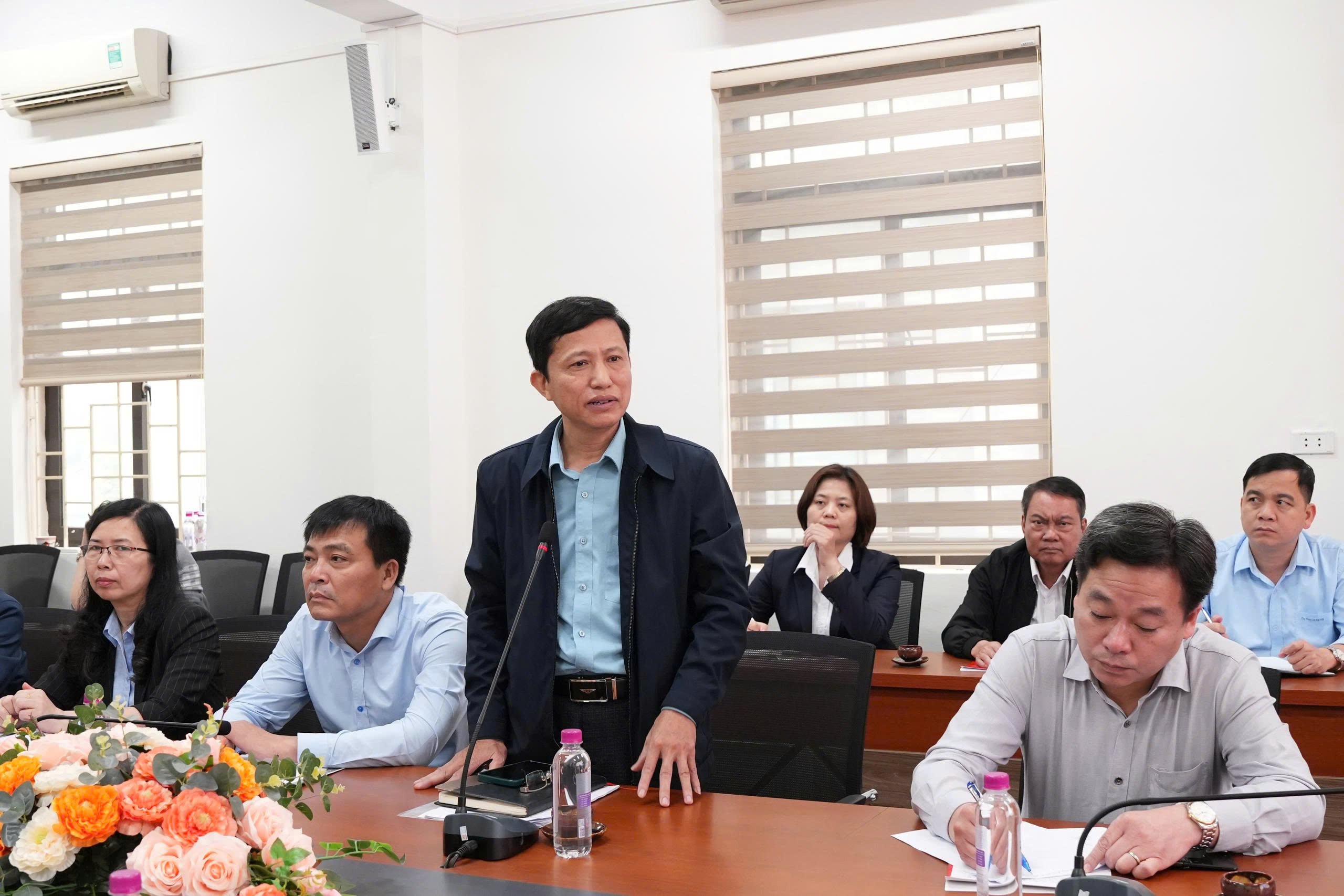 Lãnh đạo thành phố làm việc với xã Bát Tràng và Thư Lâm về phát triển nông nghiệp và công nghiệp - ảnh 2