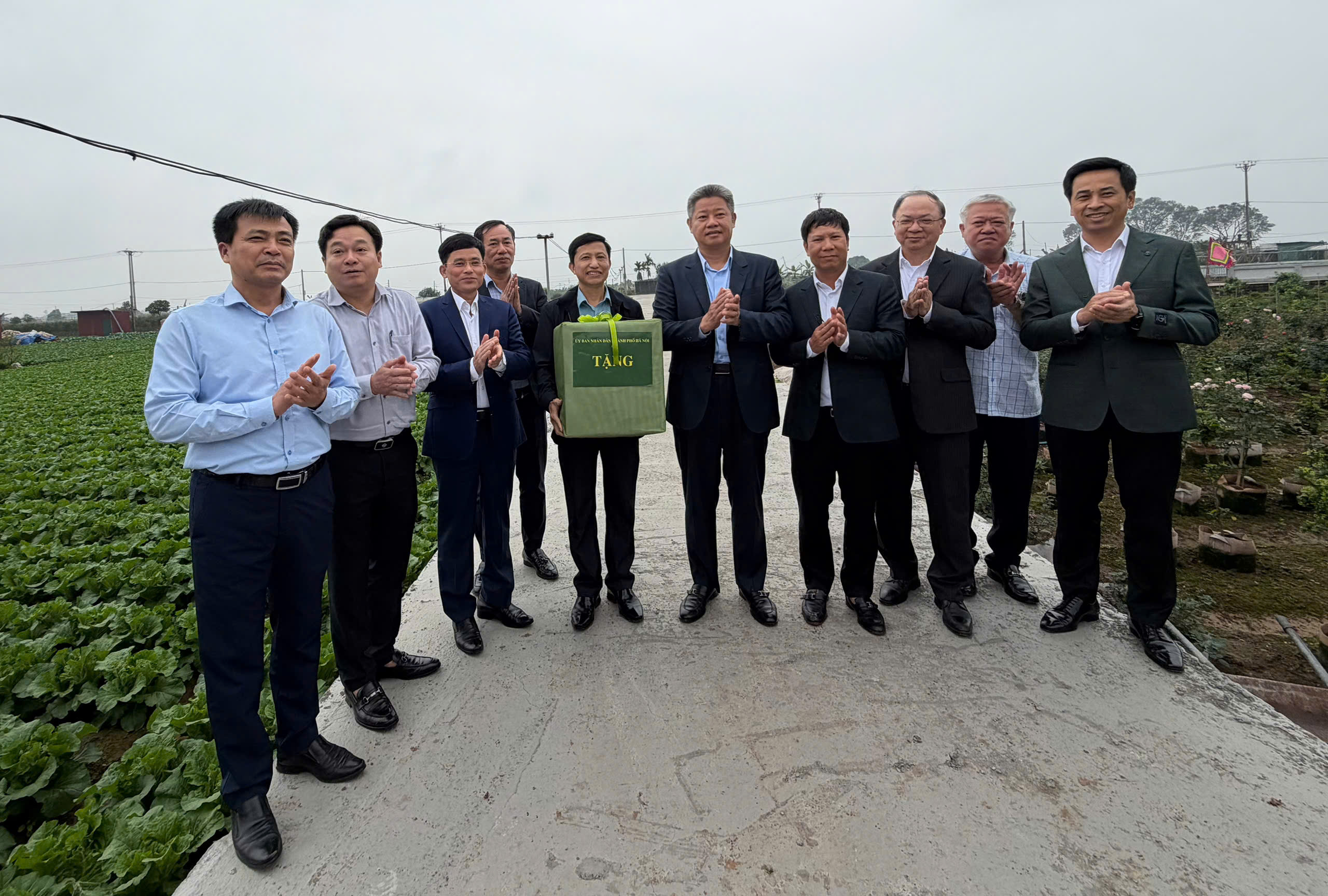 Lãnh đạo thành phố làm việc với xã Bát Tràng và Thư Lâm về phát triển nông nghiệp và công nghiệp - ảnh 7