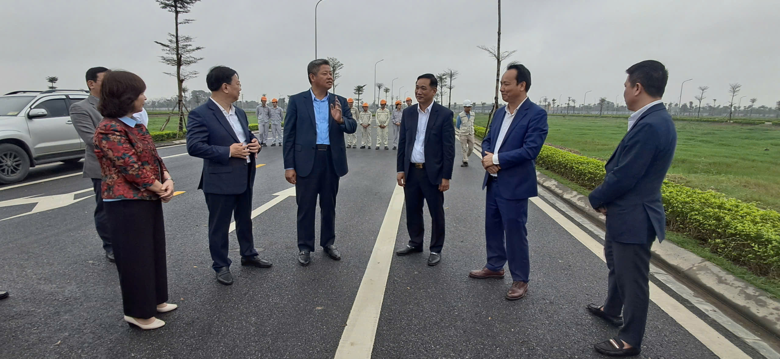 Lãnh đạo thành phố làm việc với xã Bát Tràng và Thư Lâm về phát triển nông nghiệp và công nghiệp - ảnh 8