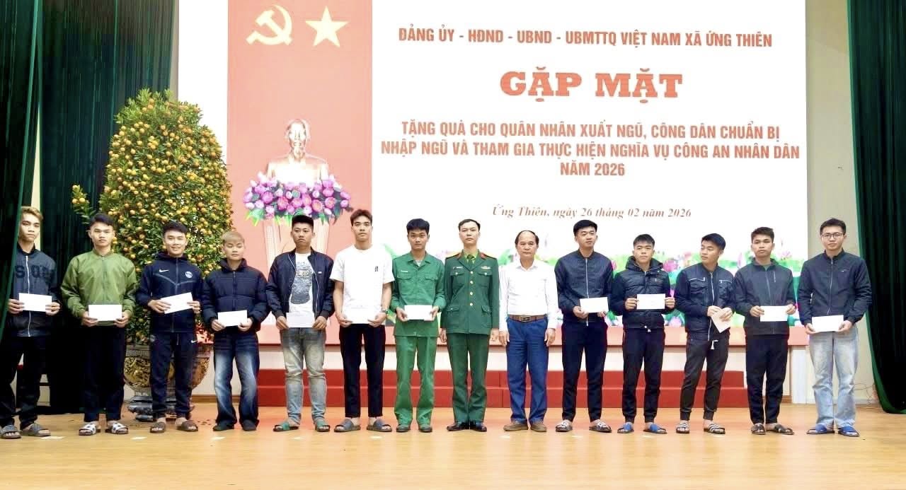 Ứng Thiên gặp mặt, tặng quà tân binh nhập ngũ và quân nhân xuất ngũ năm 2026 - ảnh 7
