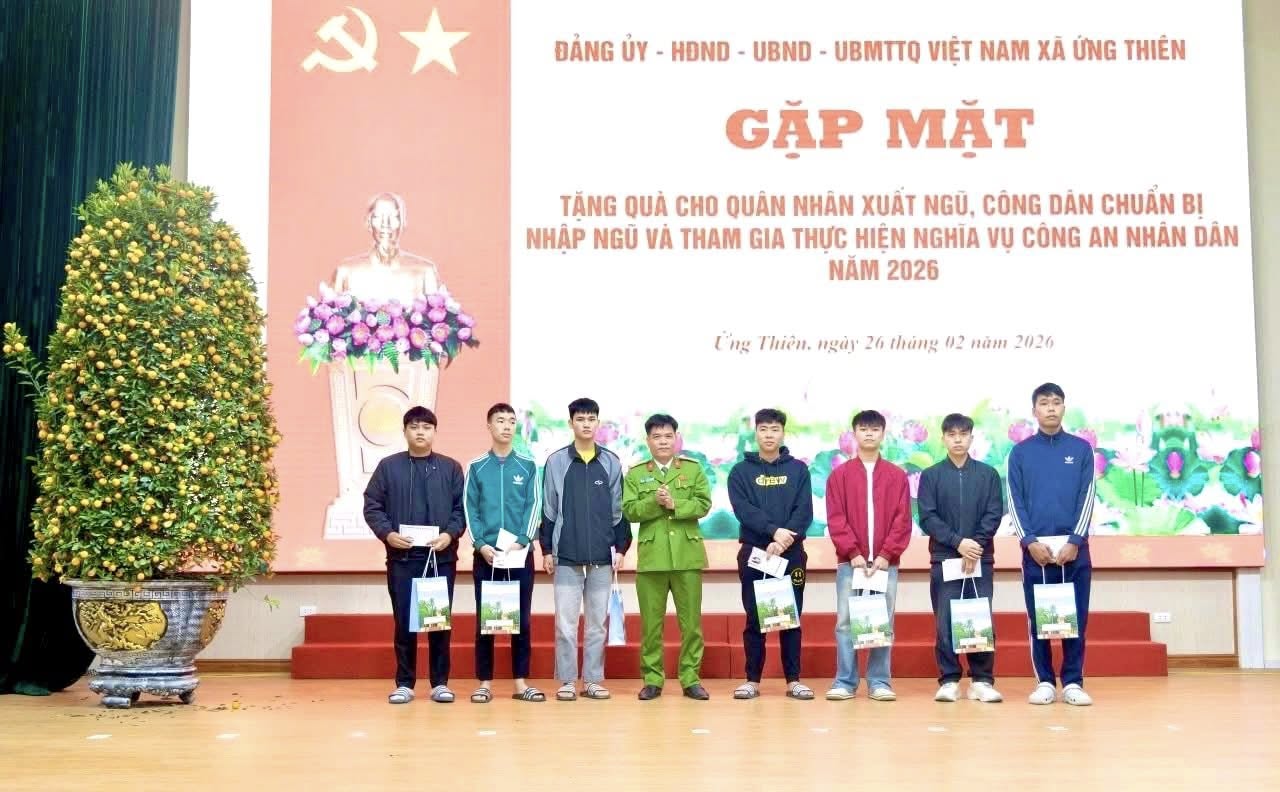 Ứng Thiên gặp mặt, tặng quà tân binh nhập ngũ và quân nhân xuất ngũ năm 2026 - ảnh 6