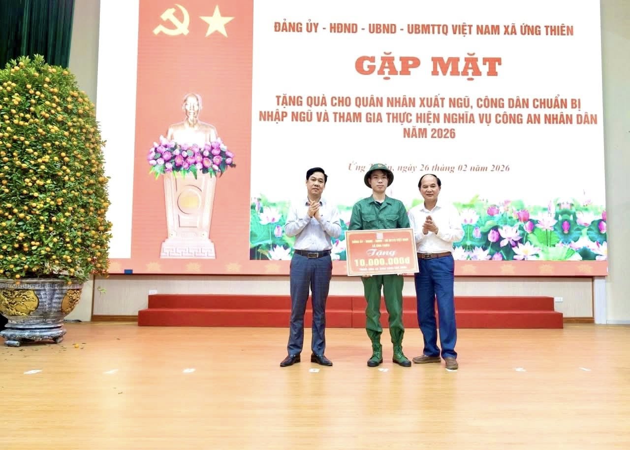 Ứng Thiên gặp mặt, tặng quà tân binh nhập ngũ và quân nhân xuất ngũ năm 2026 - ảnh 4