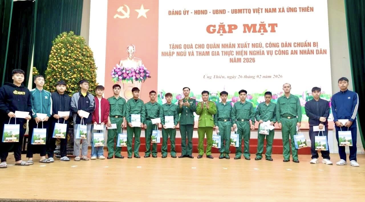 Ứng Thiên gặp mặt, tặng quà tân binh nhập ngũ và quân nhân xuất ngũ năm 2026 - ảnh 10