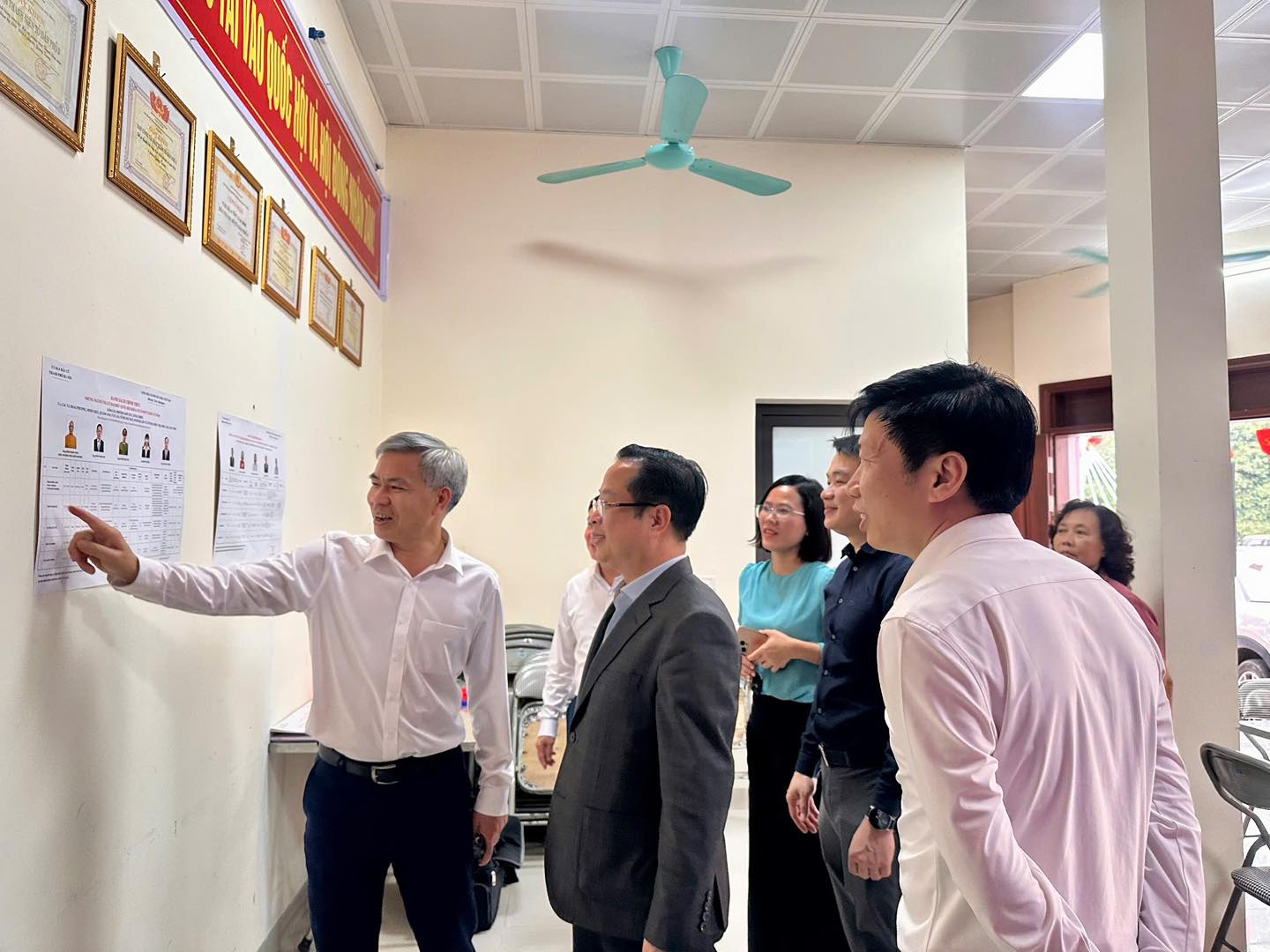 Lãnh đạo thành phố kiểm tra công tác chuẩn bị bầu cử tại Sơn Tây, Đoài Phương, Tùng Thiện - ảnh 3