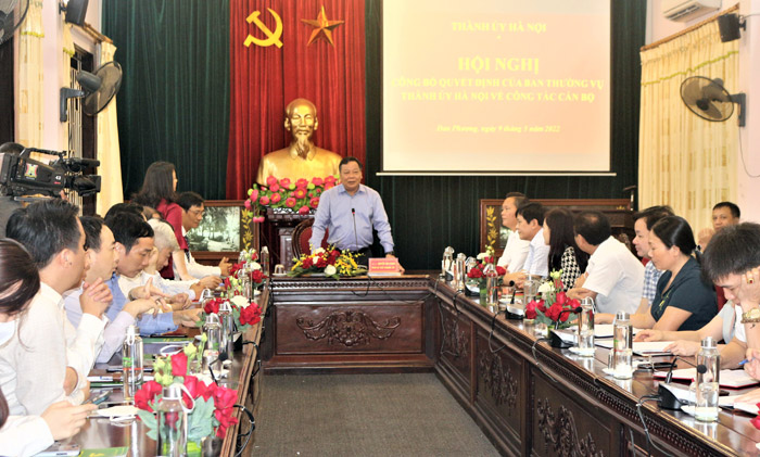 Hà Nội điều động nhiều cán bộ chủ chốt về công tác tại quận, huyện - ảnh 1