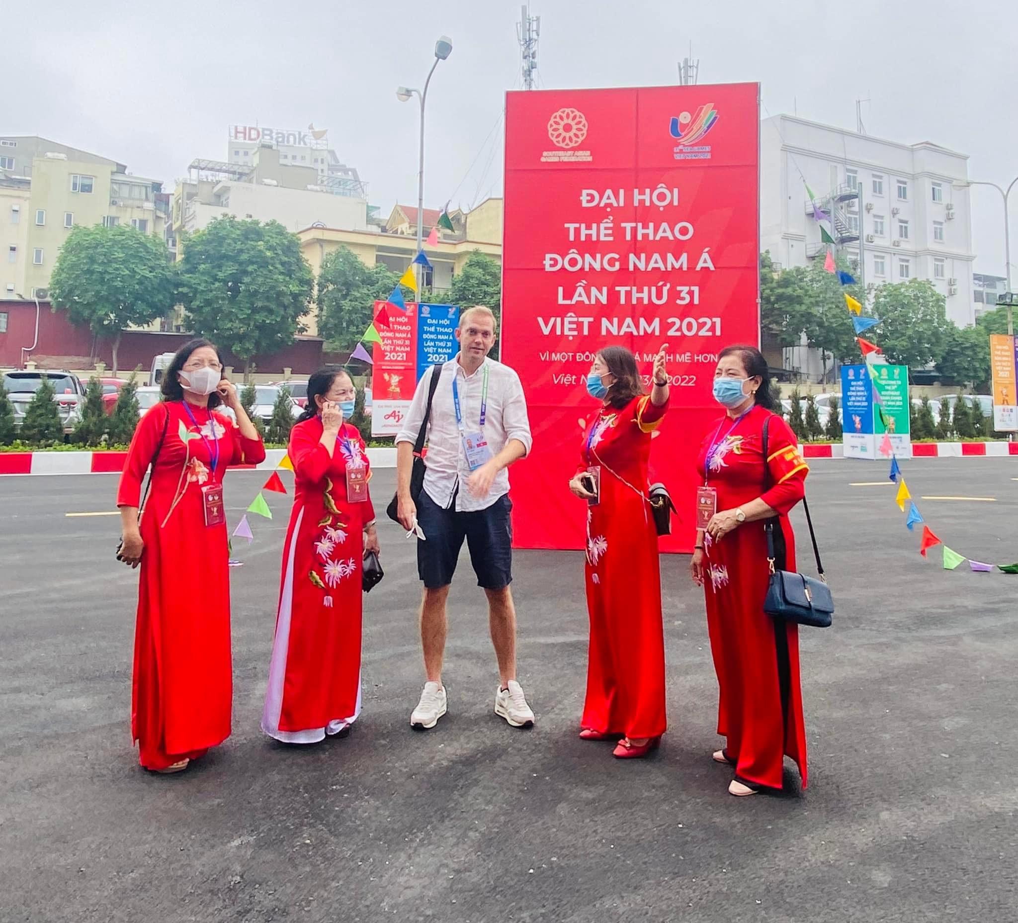 Thú vị đội tình nguyện SEA Games u70 - ảnh 1