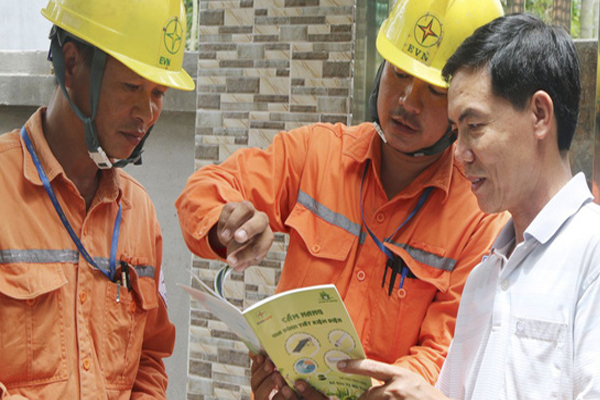 Hỗ trợ người thuê trọ hưởng giá điện đúng quy định - ảnh 1