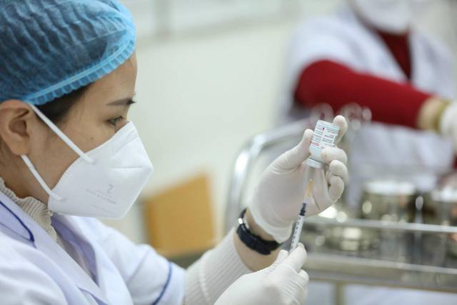 Tiêm vắc -xin nhắc lại định kỳ để duy trì hiệu quả miễn dịch COVID-19 - ảnh 1