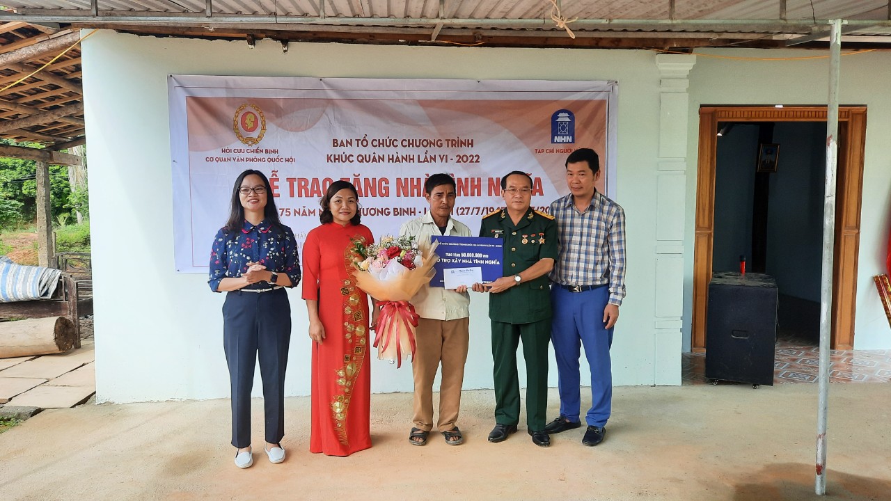 Xúc động chương trình nghệ thuật ” Ta tự hào đi lên - Việt Nam” - ảnh 2
