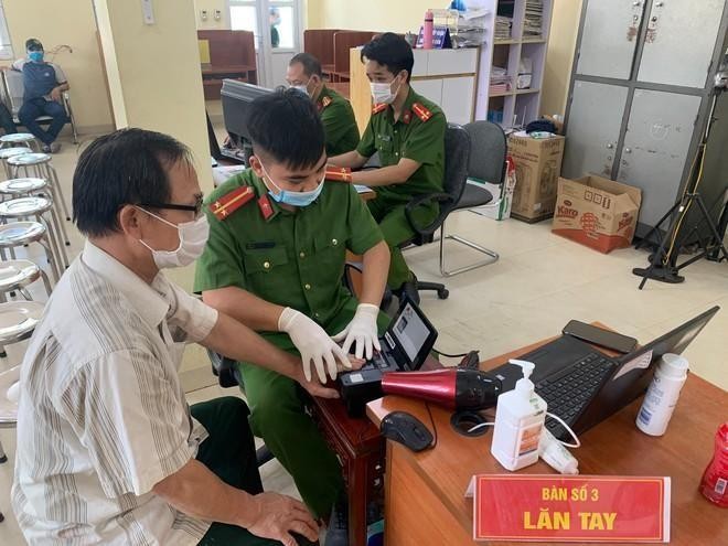 Mở đợt cao điểm 30 ngày đêm cấp CCCD gắn chíp cho người dân - ảnh 1