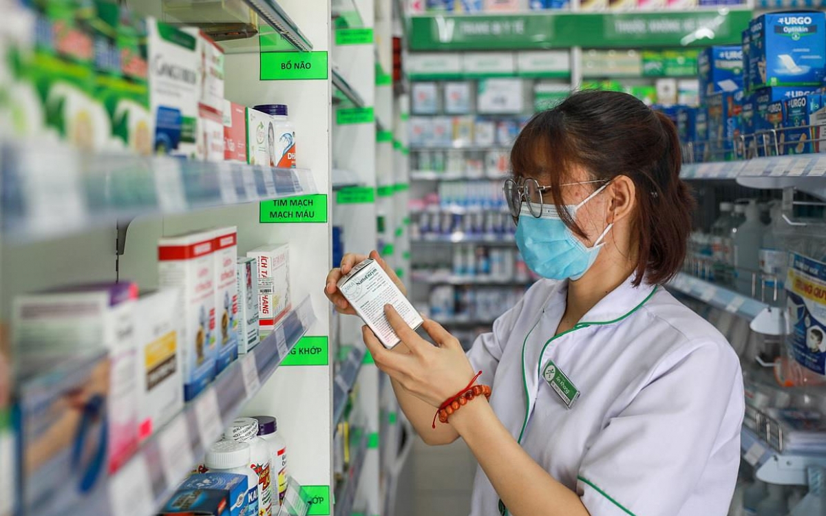 Thủ tướng ra công điện về bảo đảm thuốc, trang thiết bị y tế phục vụ khám chữa bệnh - ảnh 1