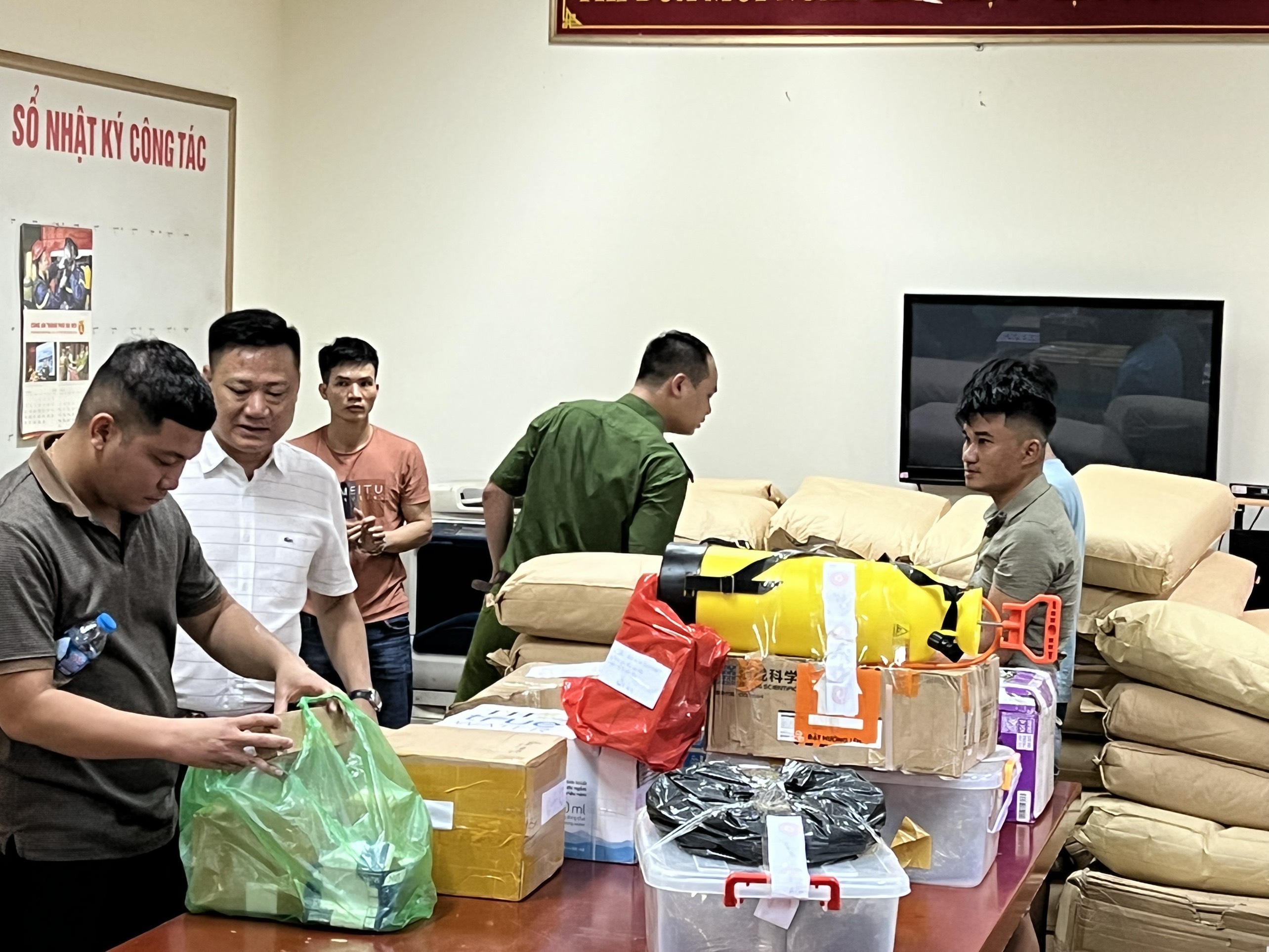 Triệt phá đường dây sản xuất ma túy ngụy trang sản phẩm tăng cường sinh lực - ảnh 2