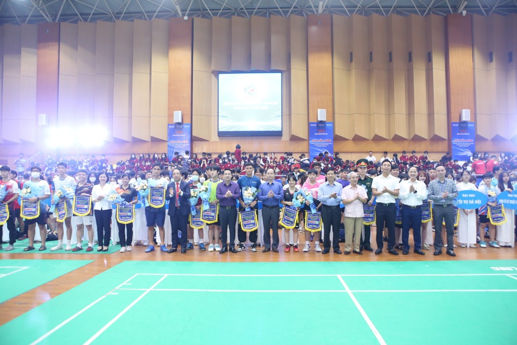 Khai mạc Giải Cầu lông HS-SV TP Hà Nội mở rộng tranh Cúp báo Tuổi trẻ Thủ đô lần thứ IX năm 2022 - ảnh 4