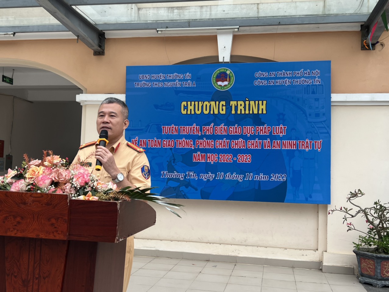Tuyên truyền phổ biến giáo dục pháp luật về ATGT cho học sinh Trường THCS Nguyễn Trãi A - ảnh 1