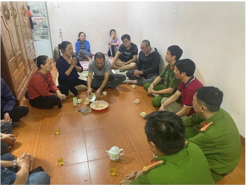 Khen thưởng tập thể, cá nhân điều tra khám phá nhanh vụ án giết người - ảnh 2