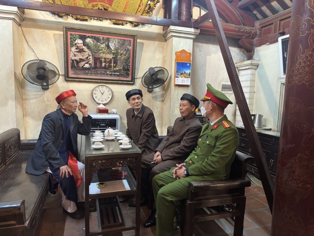 Công an Hà Nội khuyến cáo trong phòng, chống cháy nổ tại các đền, chùa - ảnh 1