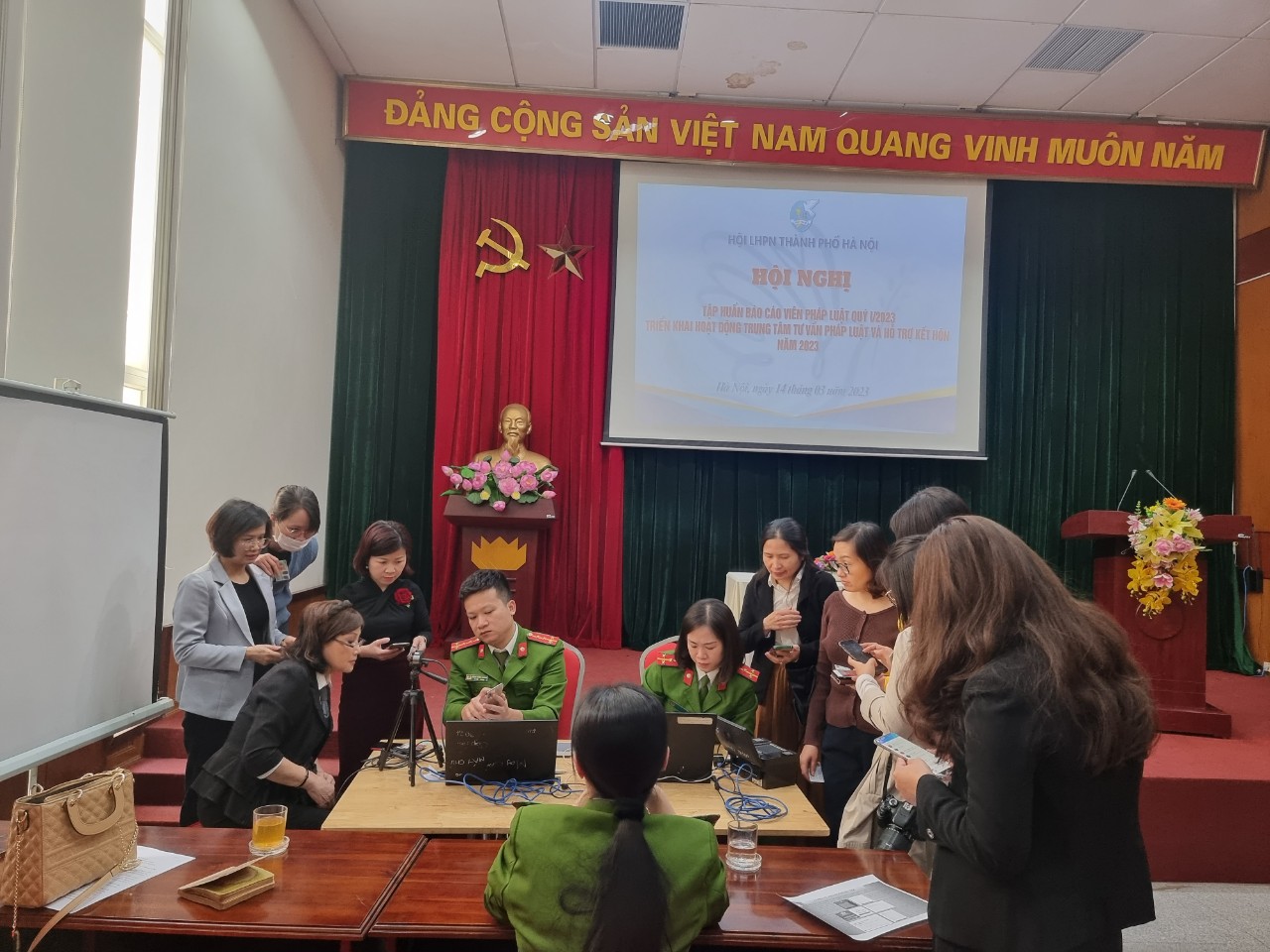 Tuyên truyền, hướng dẫn cài đặt ứng dụng Vneid - ảnh 1