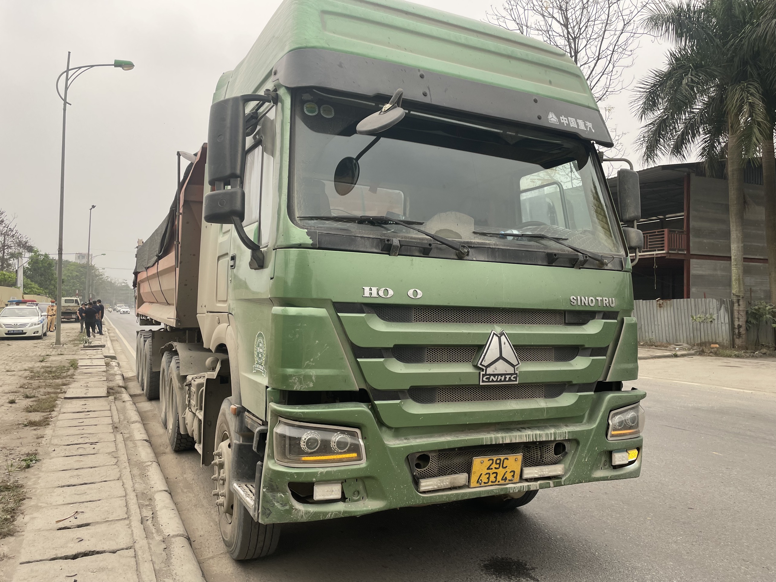Kiên quyết xử lý các xe cơi nới, quá tải theo đúng quy định của pháp luật - ảnh 2