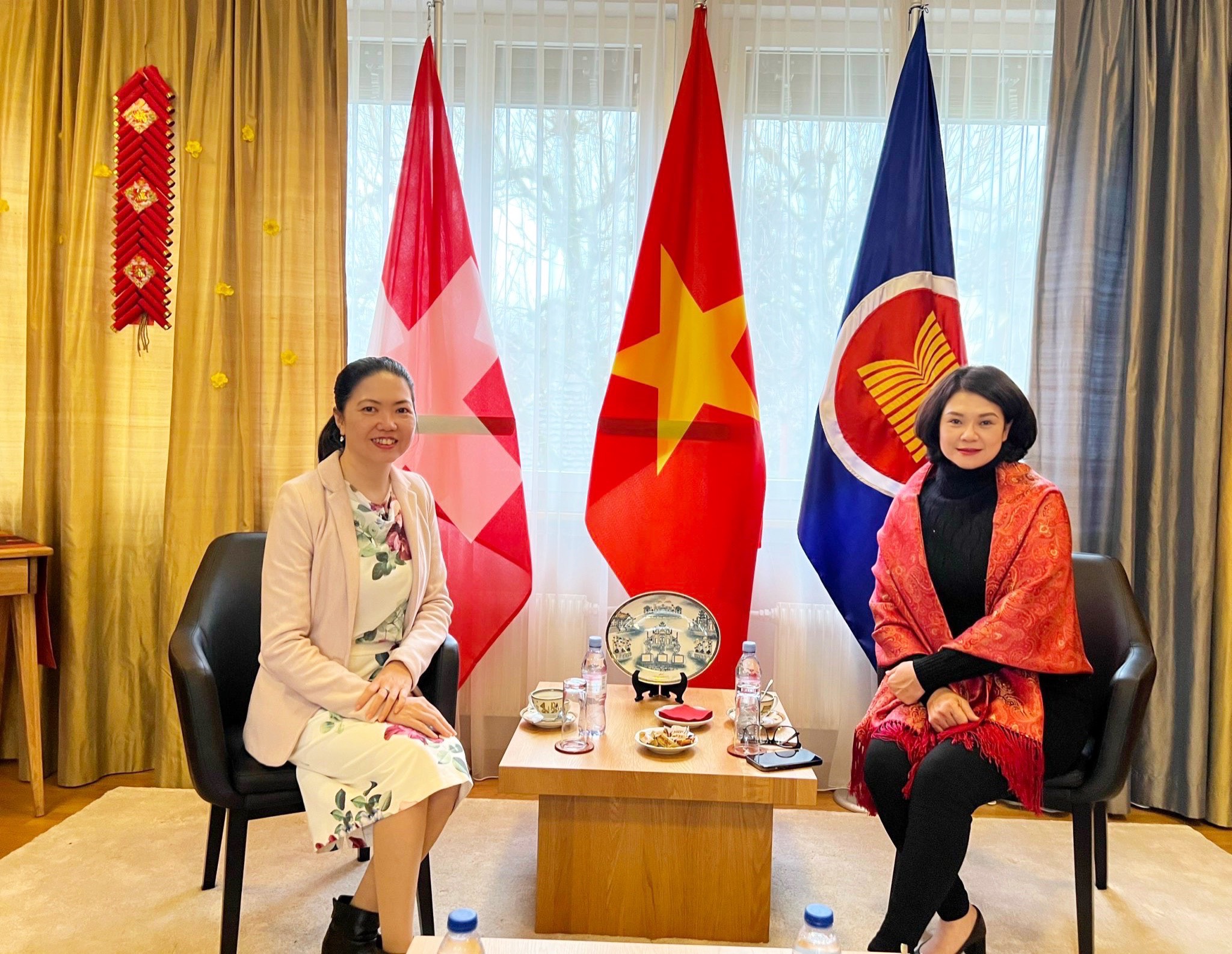 Hội Phụ nữ Công an Việt Nam thăm, làm việc tại Ủy ban Chữ thập đỏ quốc tế - ảnh 2