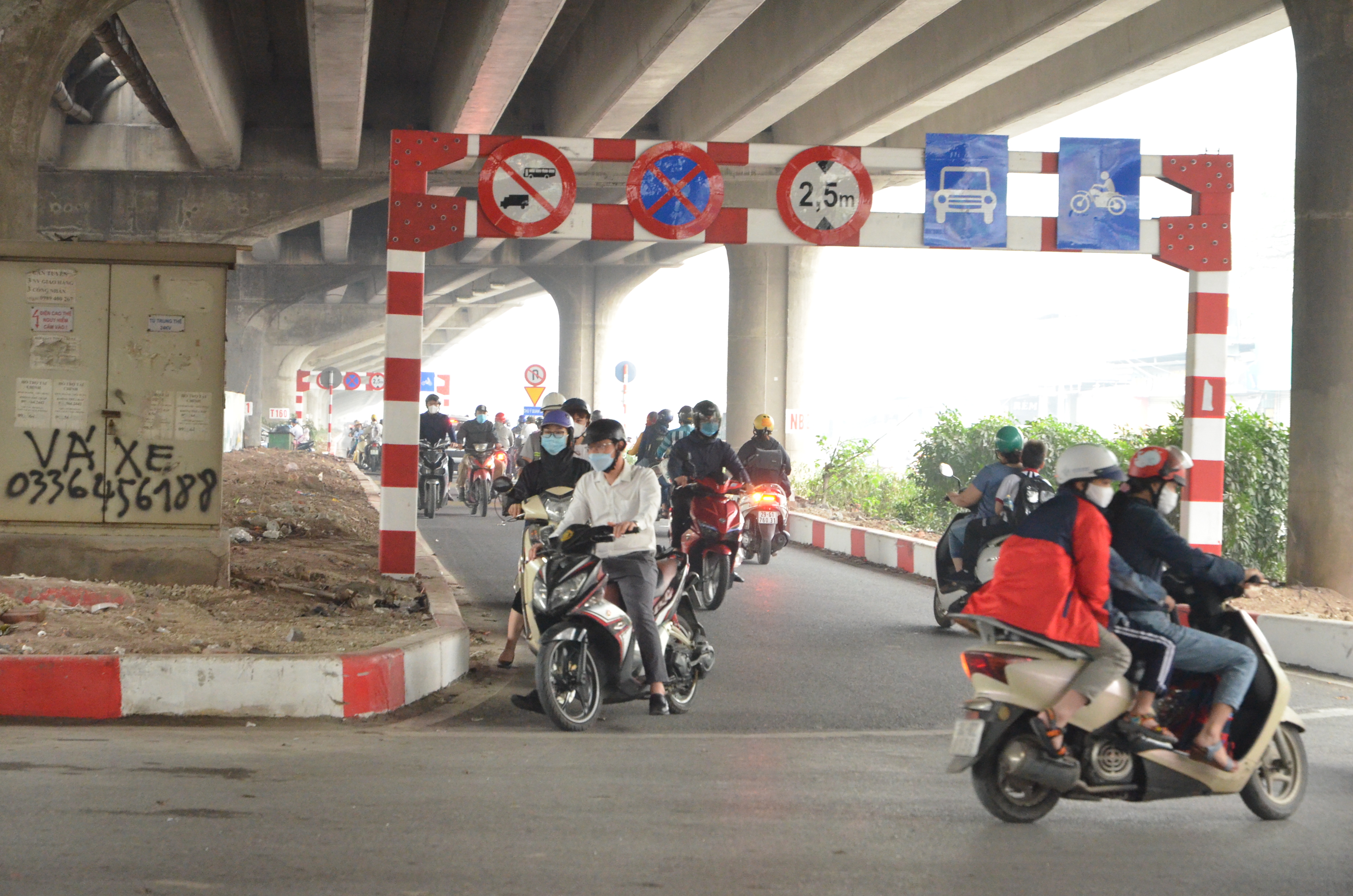 Bất chấp nguy hiểm, nhiều phương tiện quay đầu bỏ chạy khi gặp lực lượng CSGT - ảnh 1