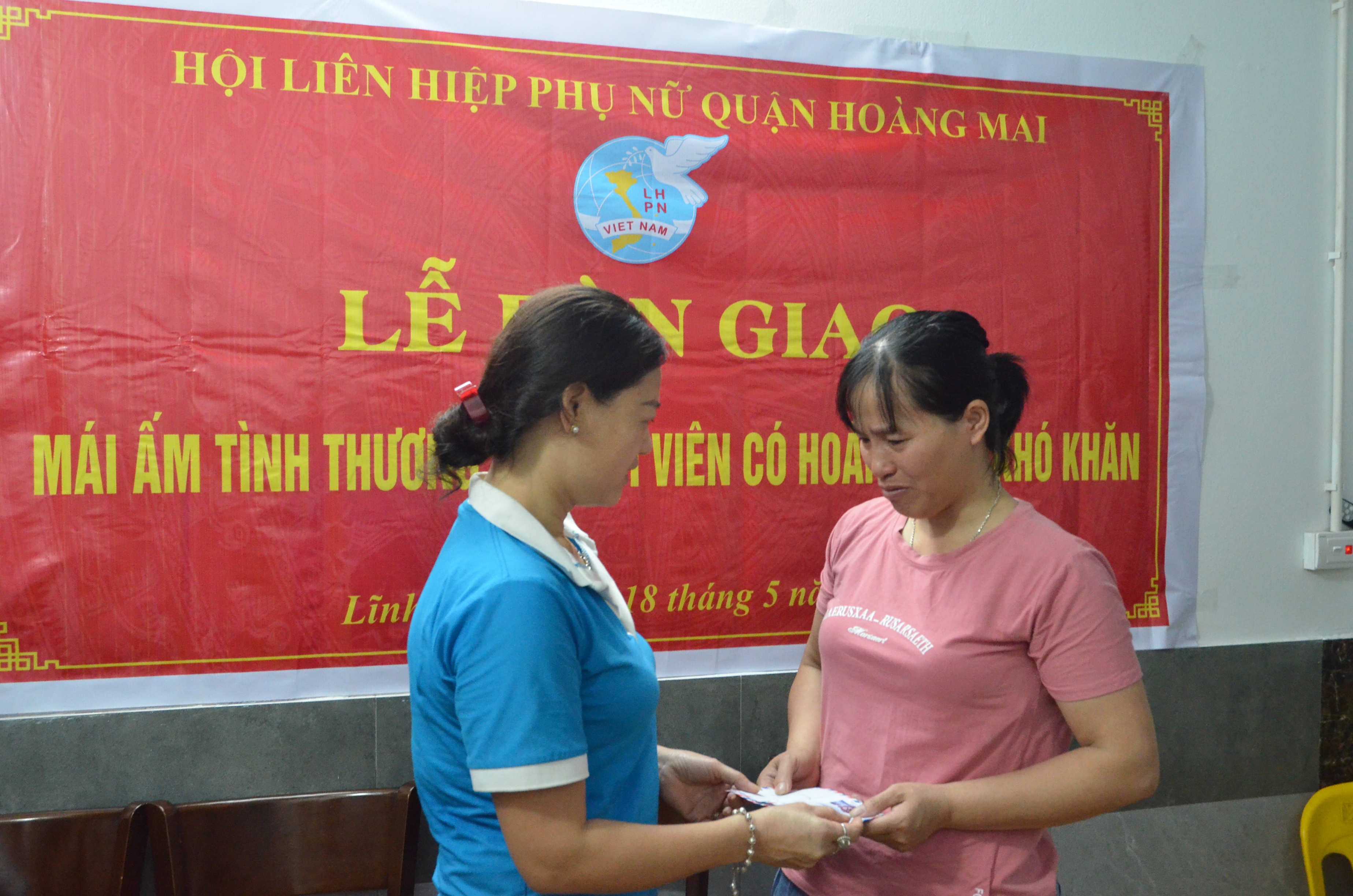 “Mái ấm tình thương” sẻ chia khó khăn với phụ nữ nghèo - ảnh 2
