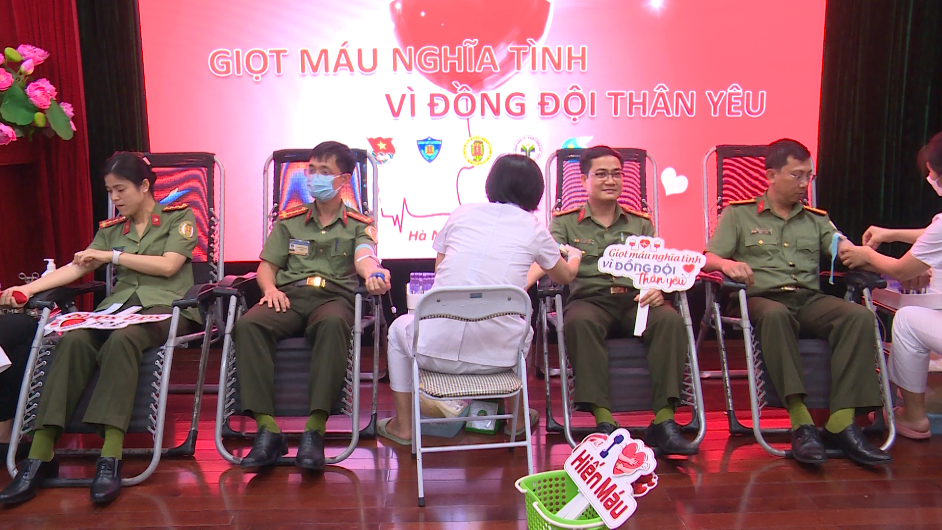 Giọt máu nghĩa tình vì đồng đội thân yêu - ảnh 8