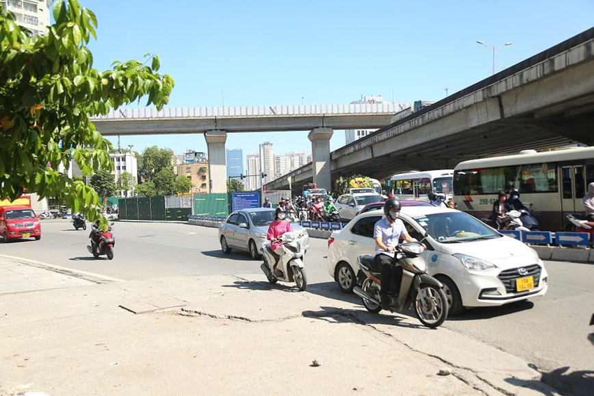  Từ ngày7/7: Điều chỉnh rào chắn trên đường Nguyễn Trãi - ảnh 1