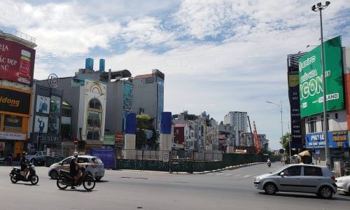 Hà Nội tổ chức phân luồng giao thông tại nút giao Hồng Tiến - Nguyễn Văn Cừ - ảnh 1