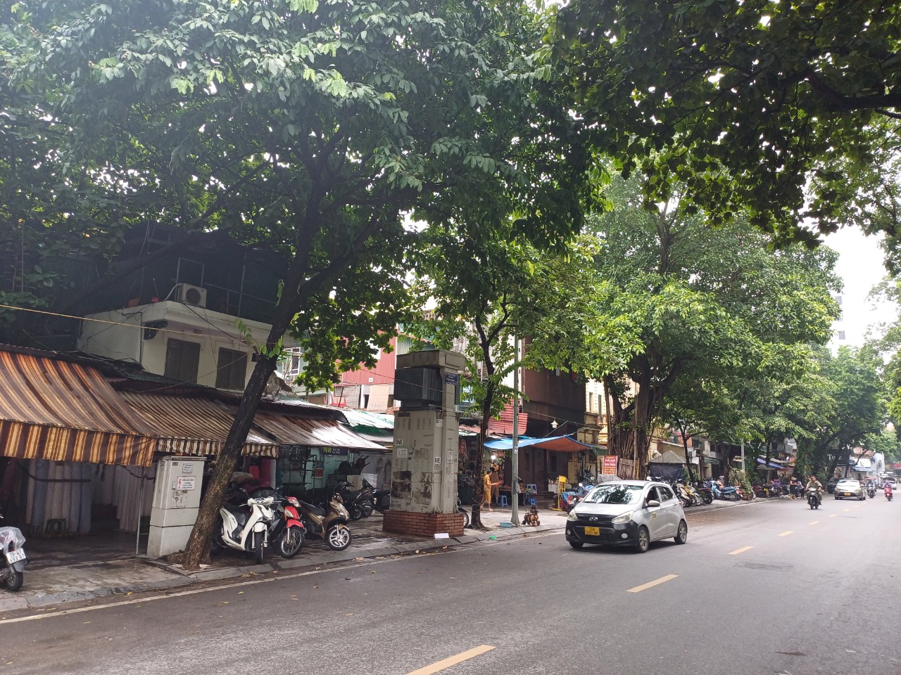Phường Cửa Đông (Hoàn Kiếm, Hà Nội): Ra quân lập lại trật tự vỉa hè - ảnh 3