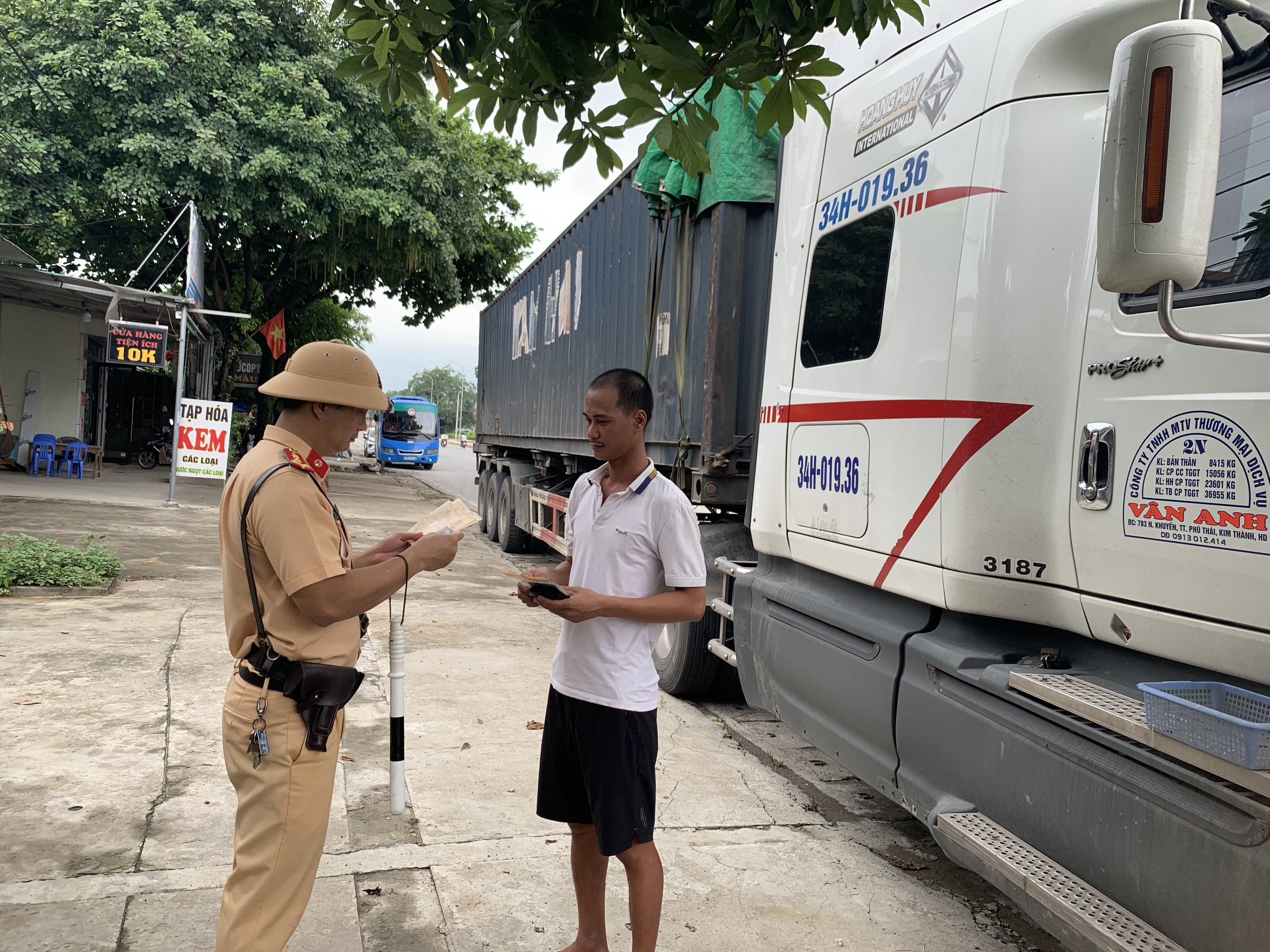 Hà Nội tập trung tổng kiểm soát phương tiện kinh doanh vận tải - ảnh 3