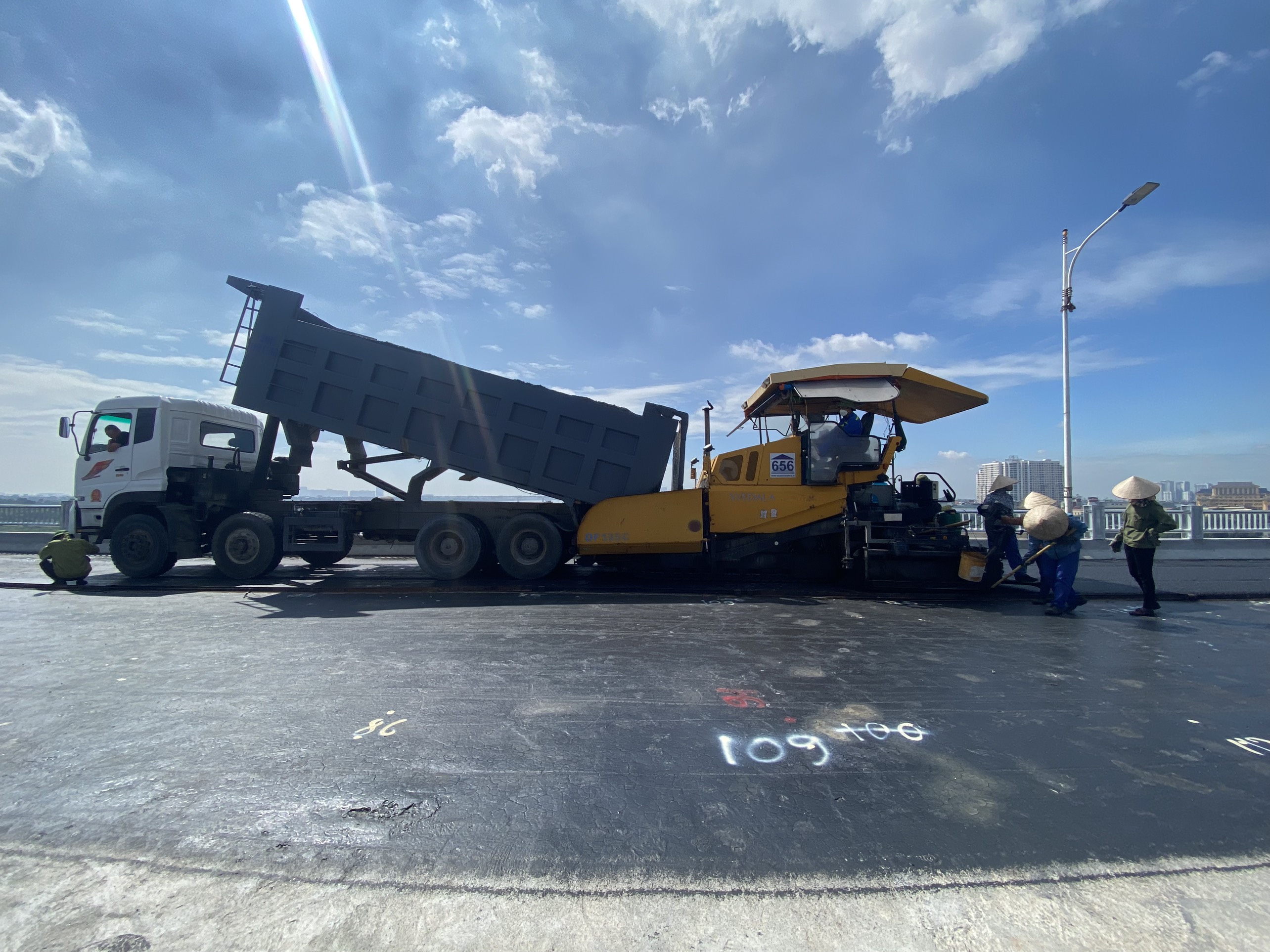 Gấp rút hoàn thành cầu Vĩnh Tuy giai đoạn 2 để kíp tiến độ - ảnh 2