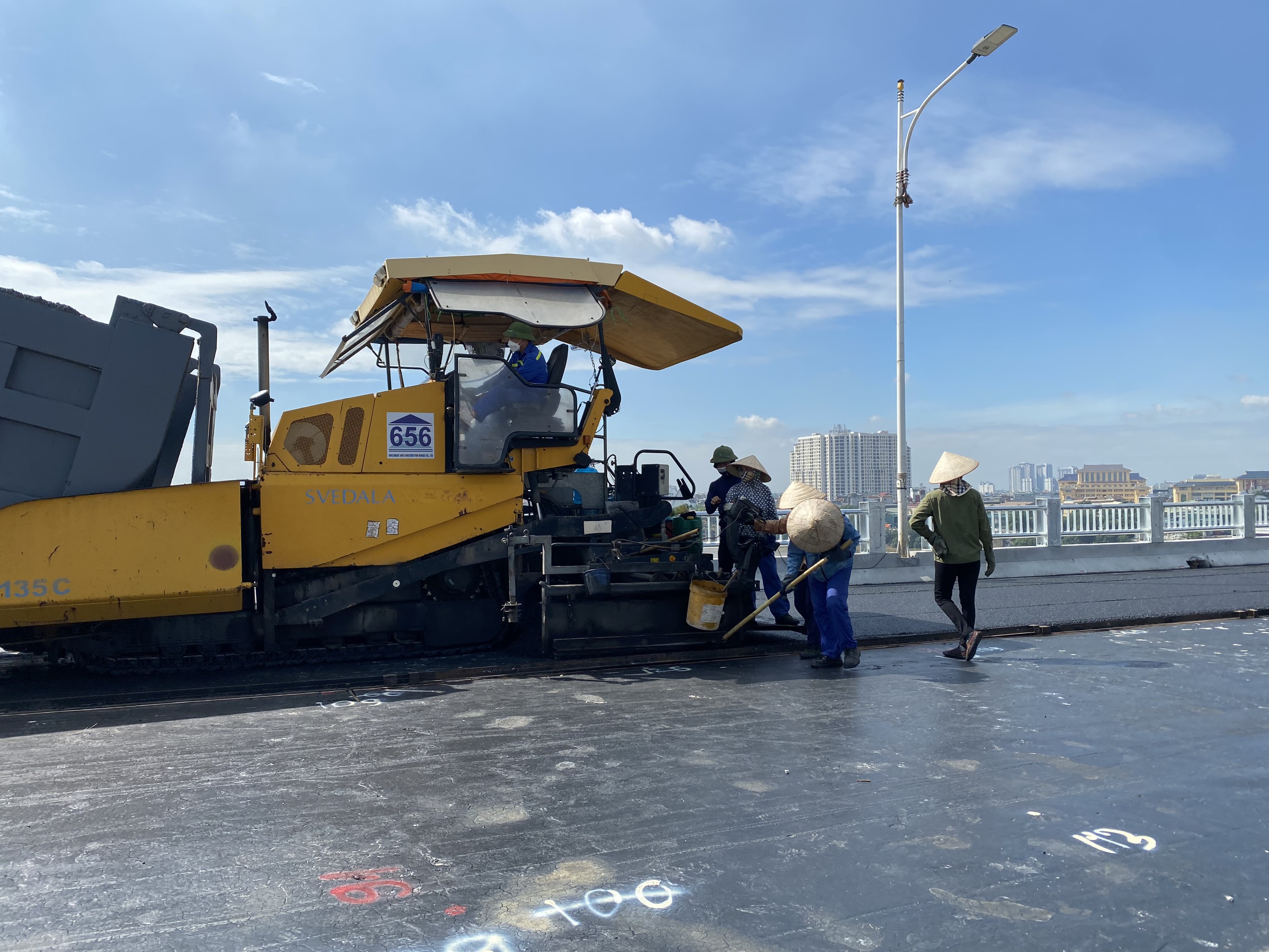 Gấp rút hoàn thành cầu Vĩnh Tuy giai đoạn 2 để kíp tiến độ - ảnh 1