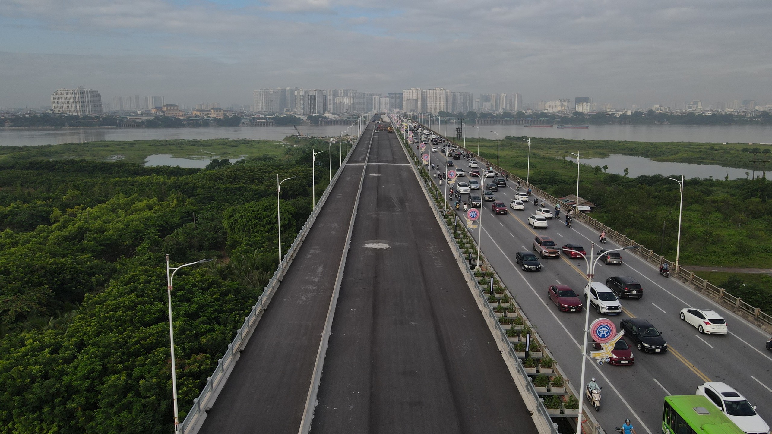 Phân luồng tổ chức giao thông phục vụ thông xe đưa vào khai thác cầu Vĩnh Tuy mới  (Cầu Vĩnh Tuy giai đoạn 2)  - ảnh 1