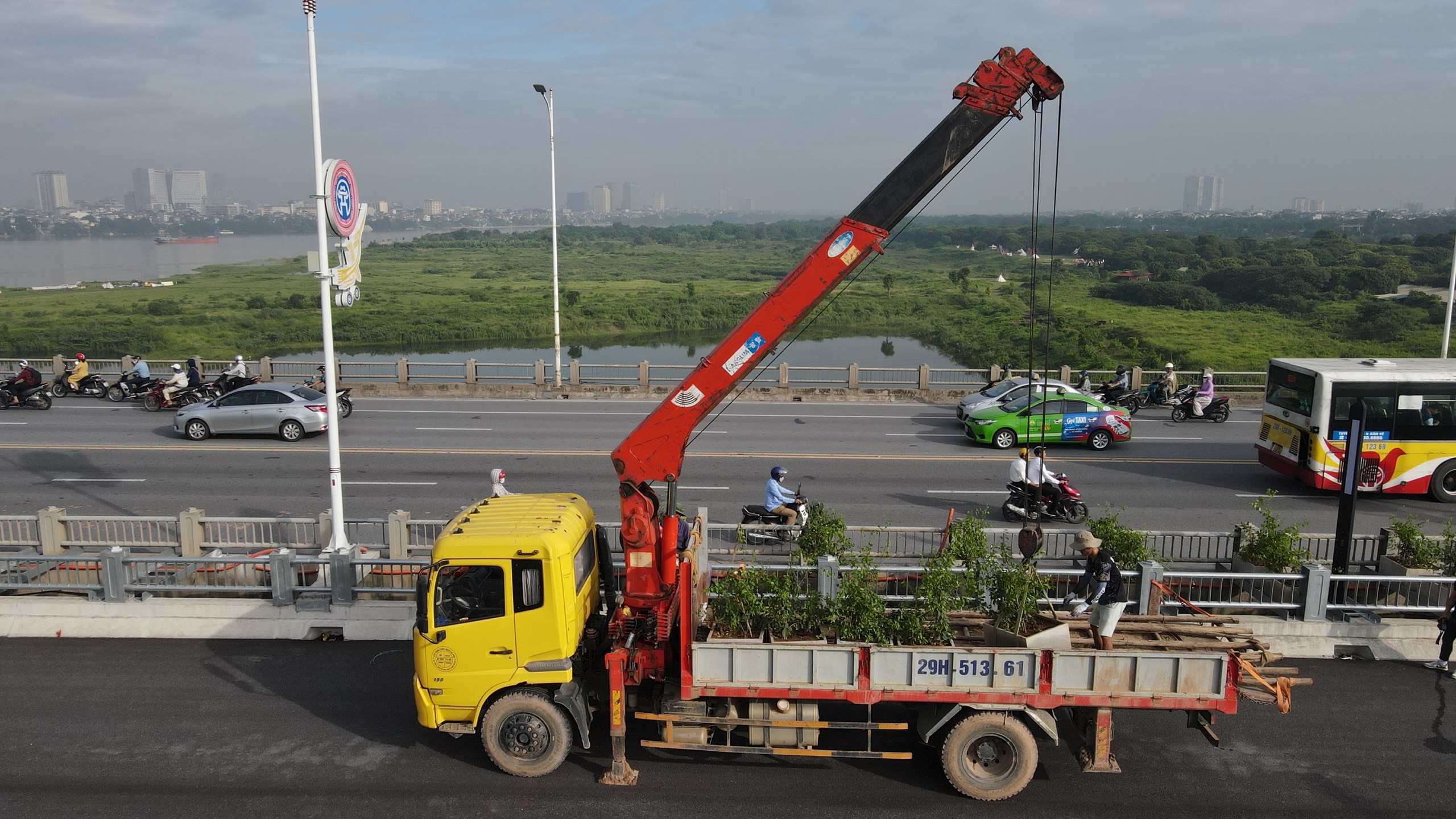 Phân luồng tổ chức giao thông phục vụ thông xe đưa vào khai thác cầu Vĩnh Tuy mới  (Cầu Vĩnh Tuy giai đoạn 2)  - ảnh 2