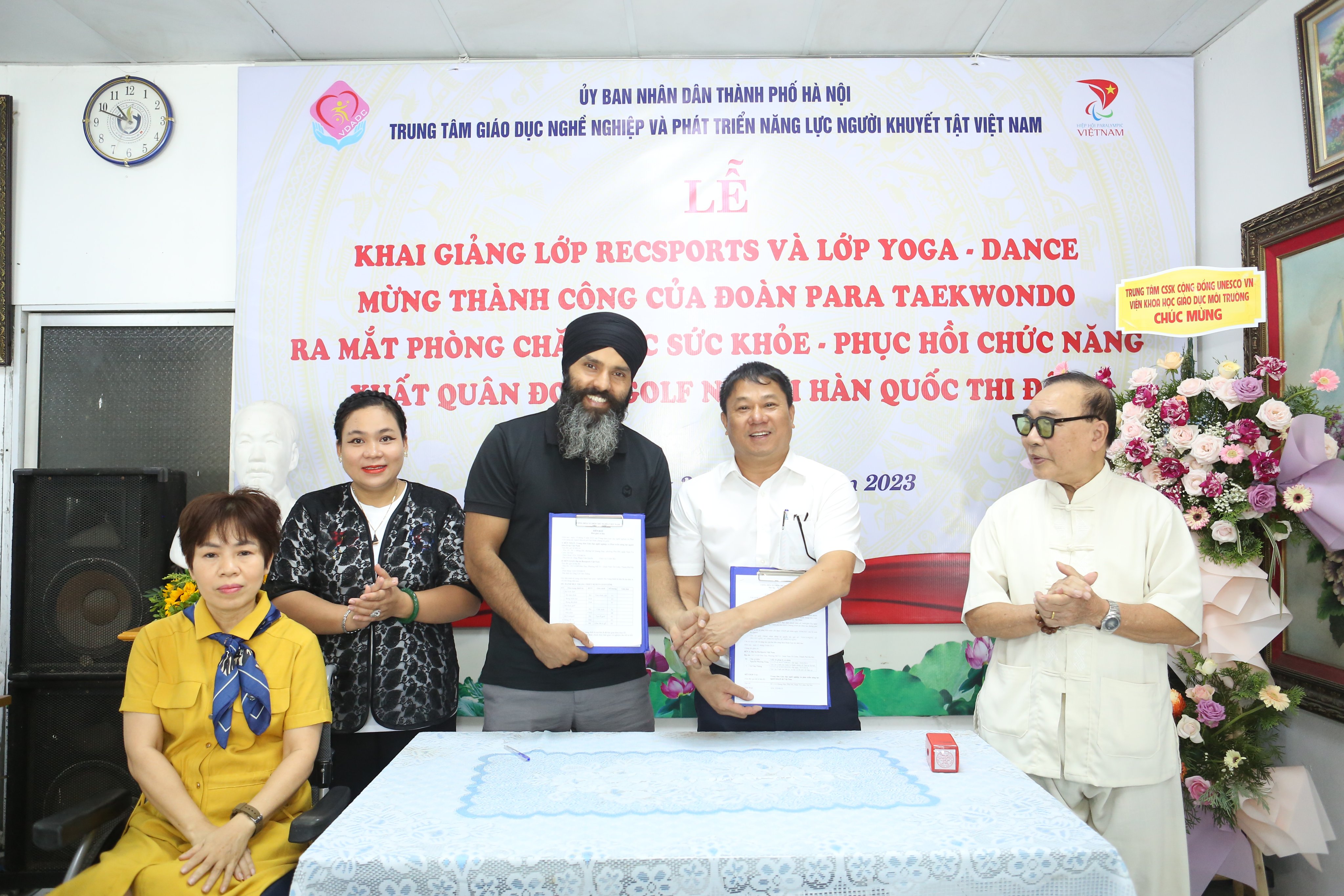 Sôi nổi ngày khai giảng, mừng công Taekwondo và ra mắt phòng chăm sóc sức khỏe phục hồi chức năng - ảnh 2