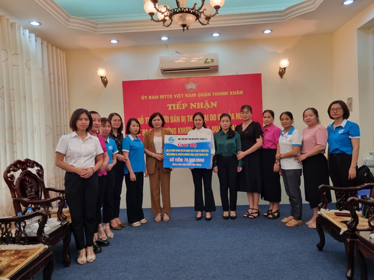 Góp yêu thương gửi đến các gia đình trong vụ cháy chung cư mini ở Hà Nội. - ảnh 1
