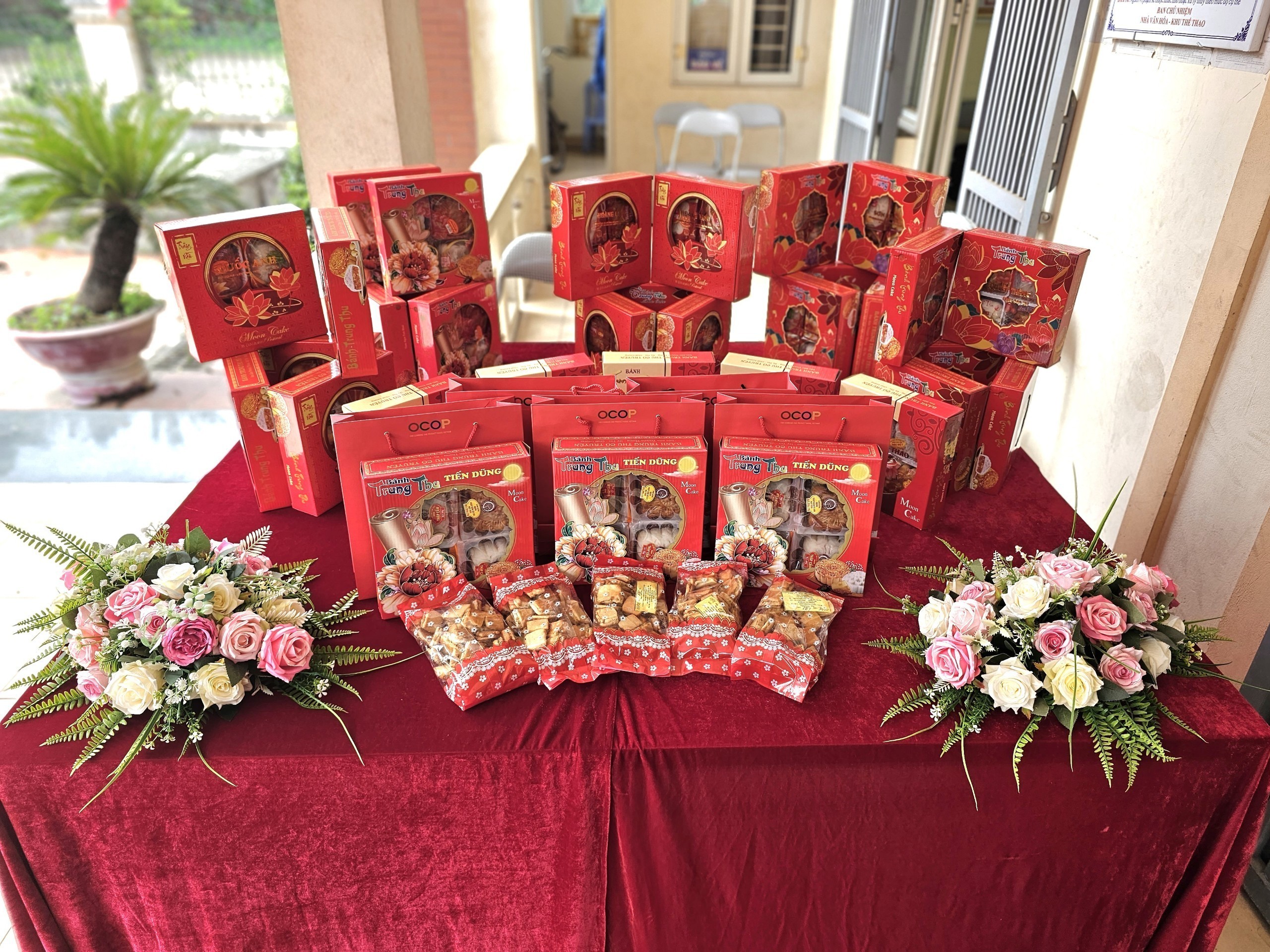 Gìn giữ tinh hoa bánh trung thu cổ truyền qua Liên hoan Bàn tay vàng Làng nghề truyền thống năm 2023 - ảnh 2