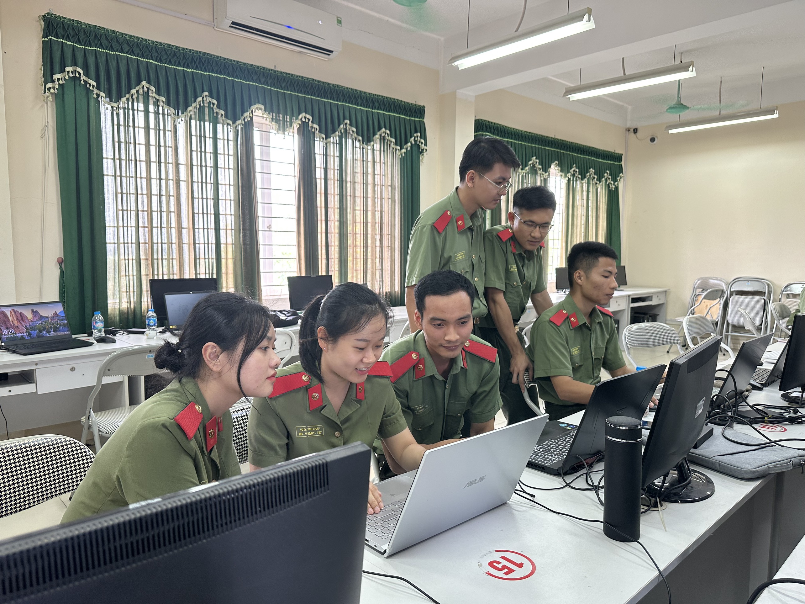 Tăng cường ứng dụng công nghệ thông tin trong công tác quản lý, đấu tranh - ảnh 1