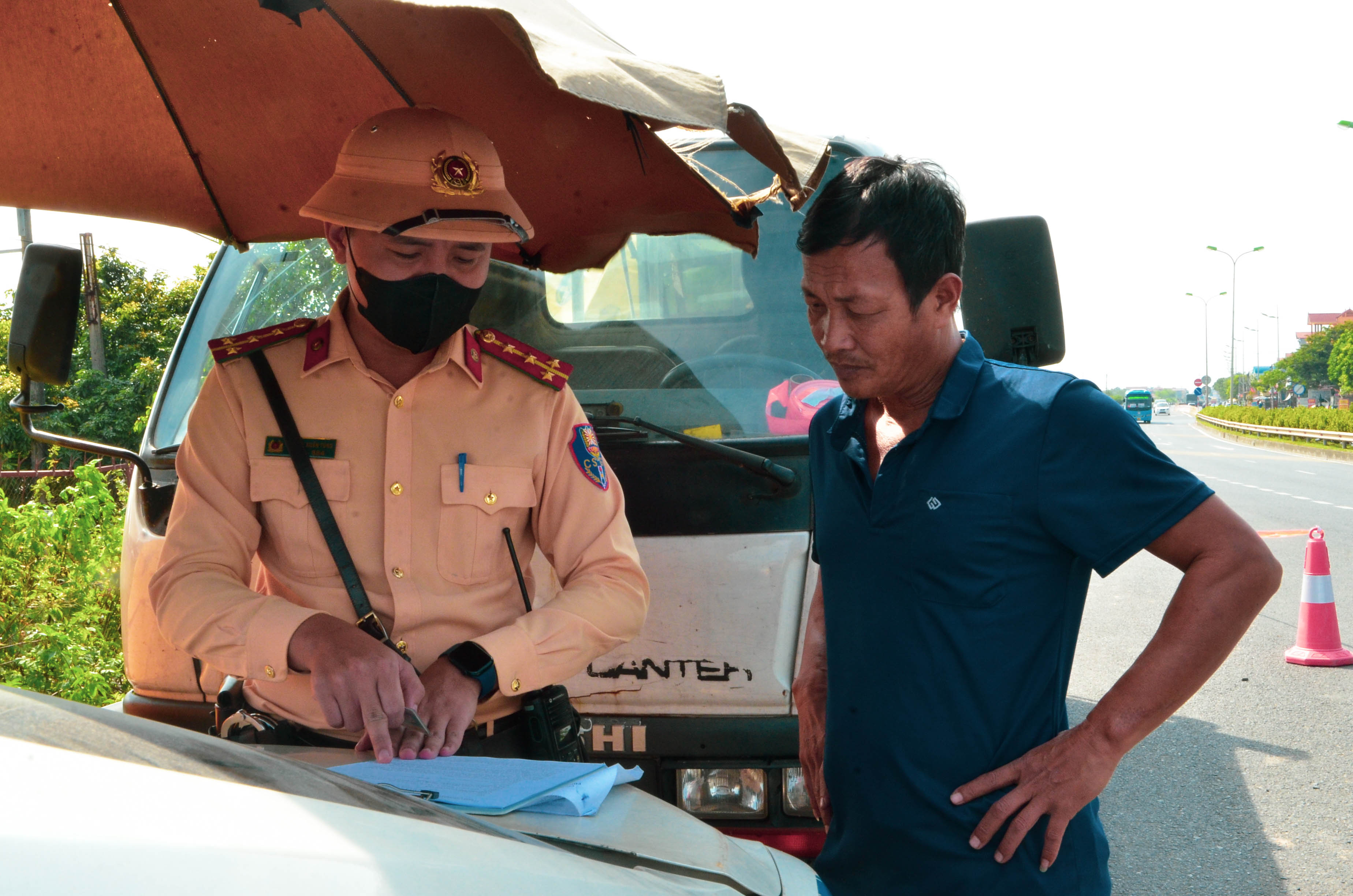 Nâng cao ý thức cho người điều khiển phương tiện tham gia giao thông - ảnh 4