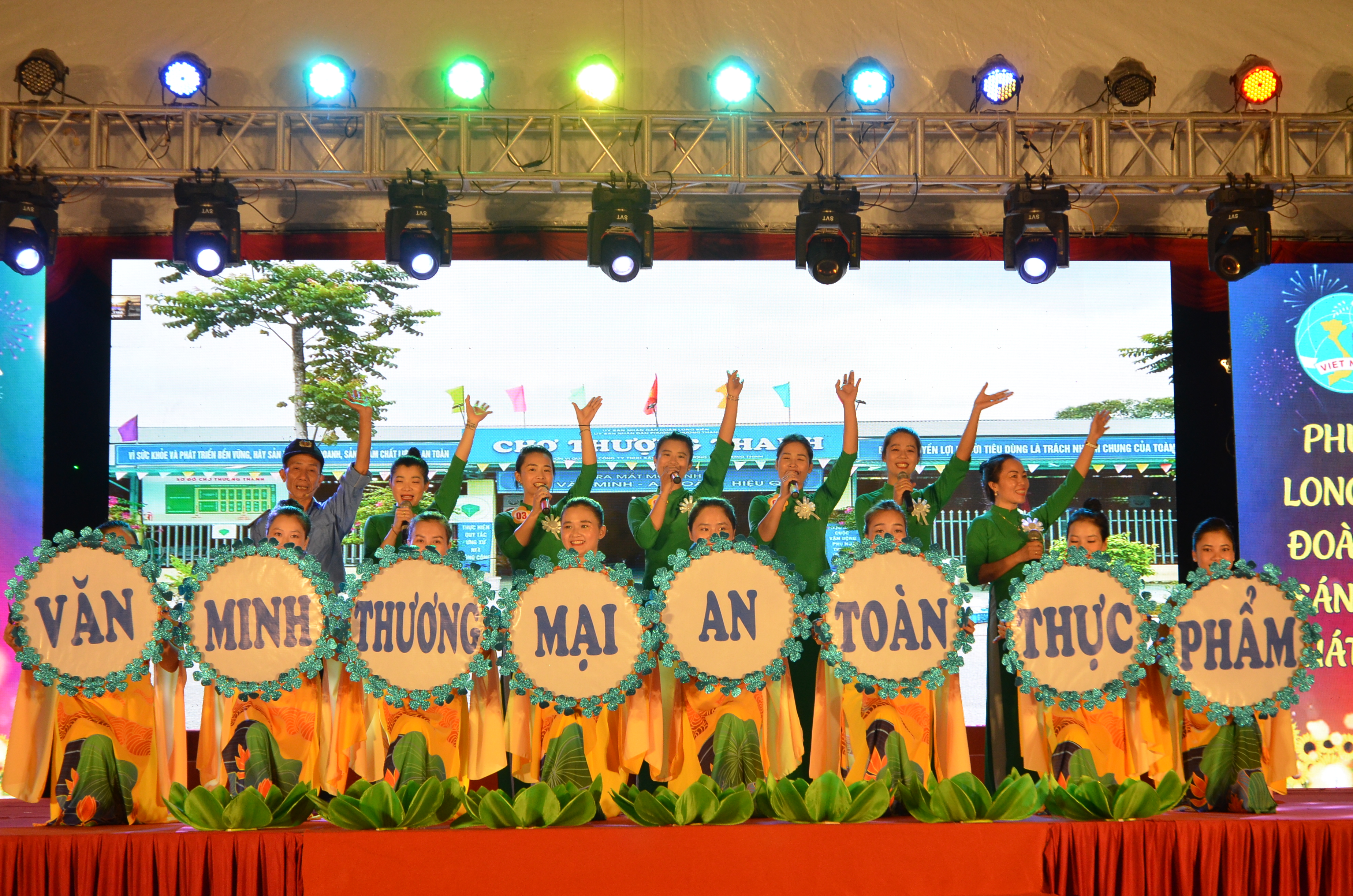 Hội LHPN quận Long Biên: Sôi nổi chung khảo Hội thi “Chợ văn minh thương mại – An toàn thực phẩm năm 2023 - ảnh 3