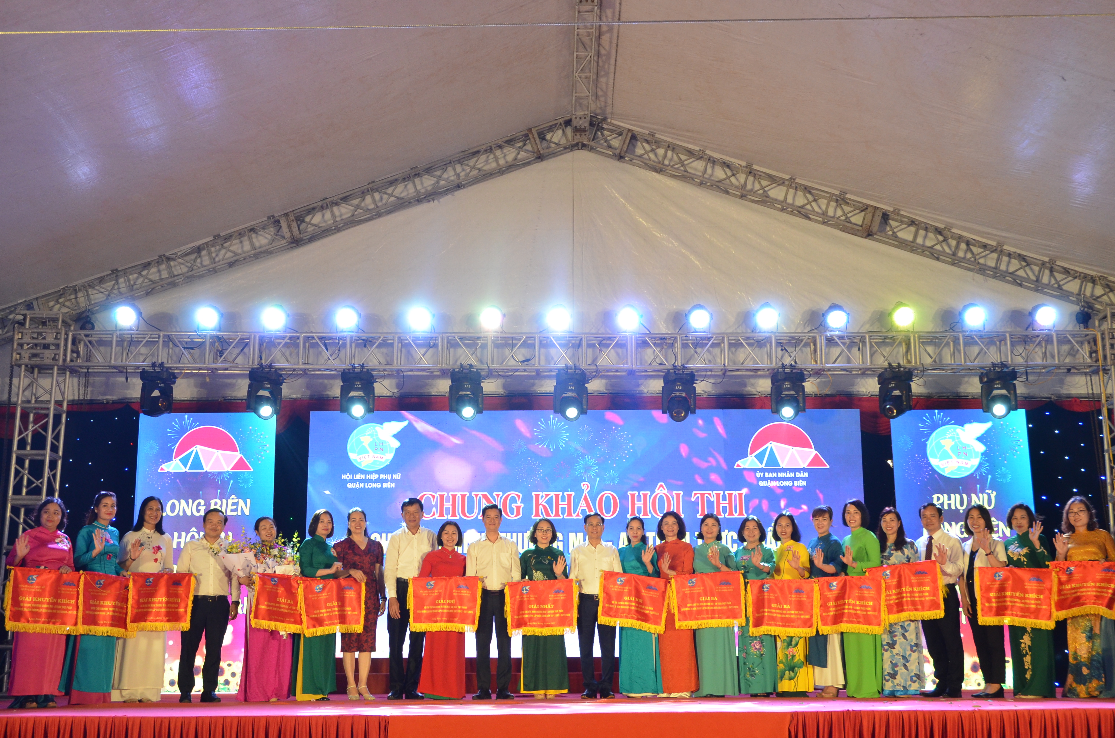 Hội LHPN quận Long Biên: Sôi nổi chung khảo Hội thi “Chợ văn minh thương mại – An toàn thực phẩm năm 2023 - ảnh 8