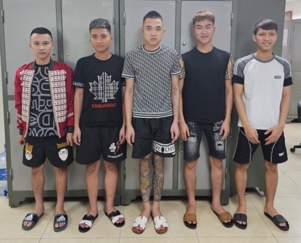 Hà Nội: Bắt giữ ổ nhóm chuyên giả danh nhân viên ngân hàng để lừa đảo - ảnh 1